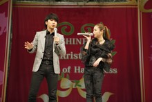 CD「優しい顔で近づかないで」発売記念イベントに出演したピース綾部（左）とYU-A（右）