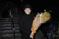 初主演連続ドラマ「赤川次郎原作　毒＜ポイズン＞」のクランクアップを迎えたピース綾部。(c)YTV