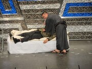 続く客のリクエストは「オール阪神・巨人あるある」。客の体をもてあそびながらあるあるを歌う手慣れたRG。5万円を請求。