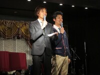 MCは若月。観客と拍手の練習をしていると、間違えて東村山の職員が出てきてしまうハプニングも。