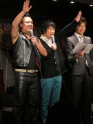 VS小平街自慢対決、キャベツ確認中応援の東村山が勝利