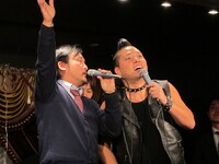 小平の真似をしてザコとデートコントに挑戦した東村山。行った場所が閉まっているなど、自らボケを振り込んで対抗してみせた。