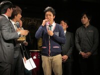 小平のブルーベリー三昧のお菓子に亮も「おいしい」と舌鼓。そのうえお茶で「スッキリ！」と大好評。