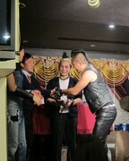 勝利を喜び合う東村山チーム。