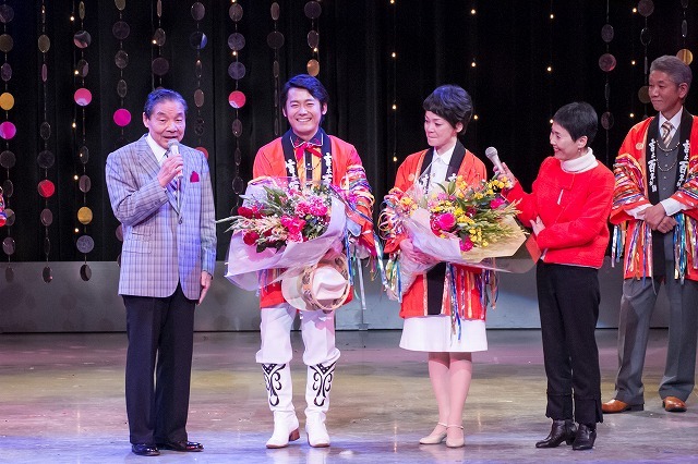 千秋楽を迎えた吉本百年物語11月公演「深夜のキラ星～スター誕生～」。(ｃ)吉本興業