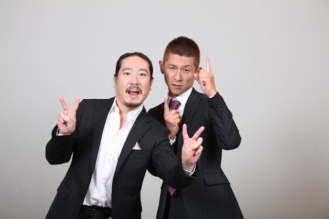 「日清食品 THE MANZAI 2012 年間最強漫才師決定トーナメント」に出場する笑い飯の西田（左）と哲夫（右）。