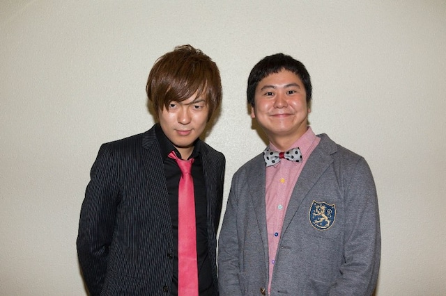 「日清食品 THE MANZAI 2012 年間最強漫才師決定トーナメント」に出場するウーマンラッシュアワーの村本（左）と、中川パラダイス（右）。