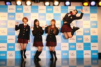 凄まじい身体能力を見せるイモトアヤコ（右端）ら。