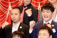 千鳥（中段）。大悟（左）が「『めちゃイケ』出演のスケジュールが組まれても、2日前くらいになくなってしまう」と訴えると、ナイナイ岡村は「THE MANZAIで優勝したら、めちゃイケには必ず出てほしい」と願った。