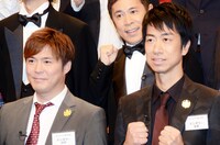 テンダラー（前列）。優勝賞品の「フジテレビのレギュラー番組」について、白川（左）は「腰に爆弾を抱えているので、座った状態でできる番組がしたい」と話して笑いを誘った。