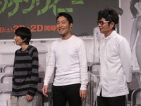 映画の主人公・ヴィクターのクライスメイト役に扮して登場したオリエンタルラジオ。