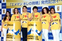 コロンビア美女とバナナマン（中央）。