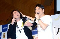 狩野英孝（左）とバナナマン設楽（右）。