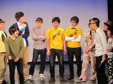 ほかのセコンドより地味と感じた永野にスクリームの仮面をかぶって登場させられたパーティ内山＆ザ・ツイスターズだーよし。この3人は酒を飲んでいたことが発覚。