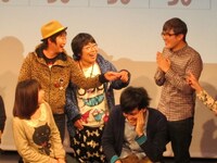 チキチキが高田とのアウトドアエピソードをすると、隣で「アウトドアって」と、チキチキの山ガールぶりを笑う飛永。