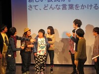 “元カノ”というコントの設定に若手女芸人が出てきたことで「うちらは!?」とキレるチキチキ。