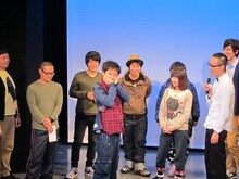 VTRでさんざん永野にいじられた単独ライブのチラシのポーズをさせられる金子。