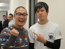 「とにかく醜い争い！ 第1回松竹芸能杯心のブスNO.1決定戦」で優勝したピーマンズスタンダード吉田とセコンドのオジンオズボーン篠宮。