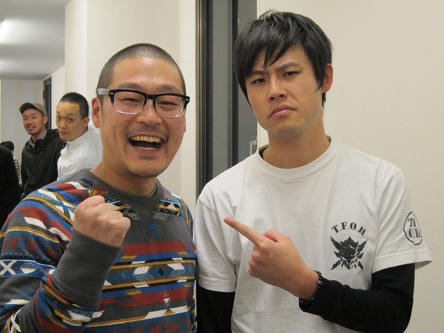 「とにかく醜い争い! 第1回松竹芸能杯心のブスNO.1決定戦」で優勝したピーマンズスタンダード吉田とセコンドのオジンオズボーン篠宮。