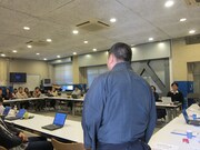 緊迫した空気の中、突如挨拶を始めることになったRG。