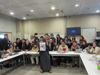 よしもとアール・アンド・シーの編成会議にサプライズ訪問したレイザーラモンRG。