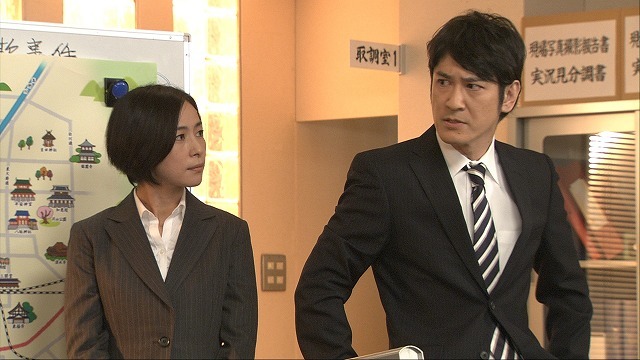 「LIFE！～人生に捧げるコント～#2」のコント「捜査会議」。(c)NHK