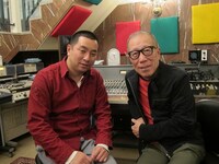 RGは収録中ずっと聴いてきた小林の生DJに終始感激。