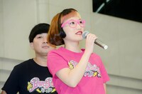 スパイク松浦（中央）。相方・小川は諸事情によりイベントに遅れて登場した。