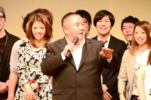 ゲストとして登場した松村邦洋（中央）。ビートたけしのほか、達川光男、西田敏行、貴乃花親方などのモノマネを披露した。