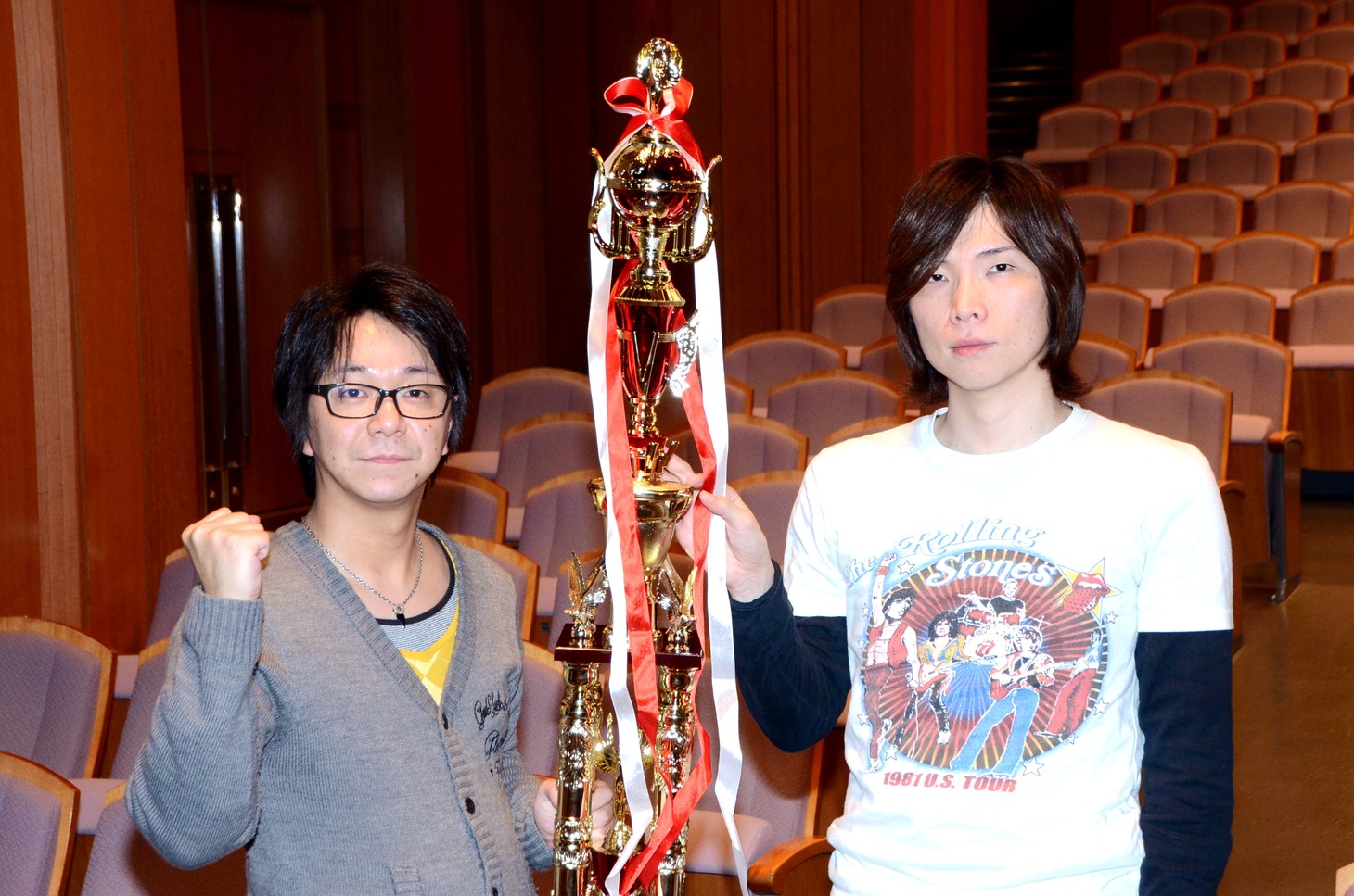 「太田プロライブ 月笑」で2012年の年間チャンピオンに輝いた風藤松原。左が風藤康二、右が松原義和。