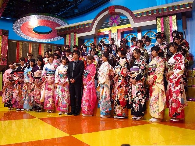 2012年1月3日放送「AKB48 vs 芸能人ファミリー48 vs おネエ48 気になる業界の裏側（秘）生態調査スペシャル！」会見の模様。