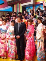 2012年1月3日放送「AKB48 vs 芸能人ファミリー48 vs おネエ48 気になる業界の裏側（秘）生態調査スペシャル！」会見の模様。