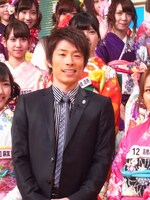 MCのロンドンブーツ1号2号・田村淳。2012年1月3日放送「AKB48 vs 芸能人ファミリー48 vs おネエ48 気になる業界の裏側（秘）生態調査スペシャル！」会見より。