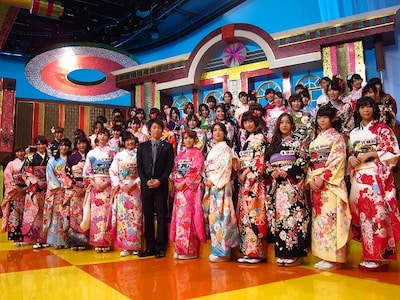 2012年1月3日放送「AKB48 vs 芸能人ファミリー48 vs おネエ48 気になる業界の裏側（秘）生態調査スペシャル！」会見の模様。
