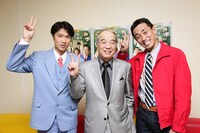 吉本興業創業100周年記念公演「吉本百年物語12月公演『日本全国、テレビで遊ぼ』」会見に出席した是近敦之、斎藤努、石田靖。(c)吉本興業