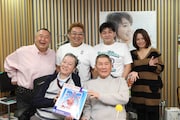 「高田文夫のラジオビバリー昼ズ」出演の（前列左から）高田文夫、ビートたけし、（後列左から）松村邦洋、サンドウィッチマン、磯山さやか。(c)ニッポン放送