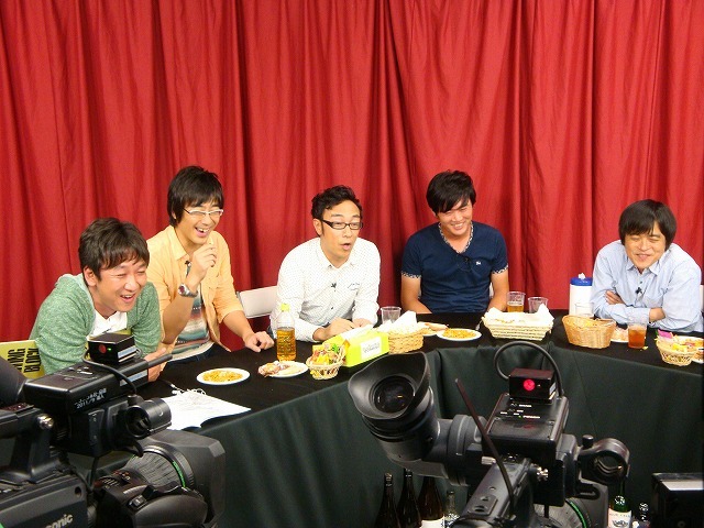 10月に行われたニコ生で、舞台化決定が発表された時の様子。(c)テレビ東京