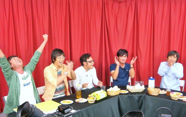 10月に行われたニコ生で、舞台化決定が発表された時の様子。(c)テレビ東京