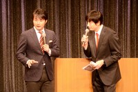 MCの大吉（右）とコメンテーターの杉村太蔵（左）。