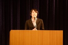 共通テーマ「コンビニ」で、大好きだというようかんの店内での“ついで”的な扱いに不服を唱えるハリセンボンはるか。「いつかおにぎりとようかんが平等に扱われる社会に！」と訴え、大吉と杉村太蔵から揃って「アウンサンスーチーさんみたい」と評された。