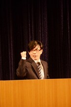 フリーテーマで「お祝いのときの『樽酒』が進化してない。フタが割れないのでセンサーの装着を」と訴えるバッファロー吾郎・竹若。