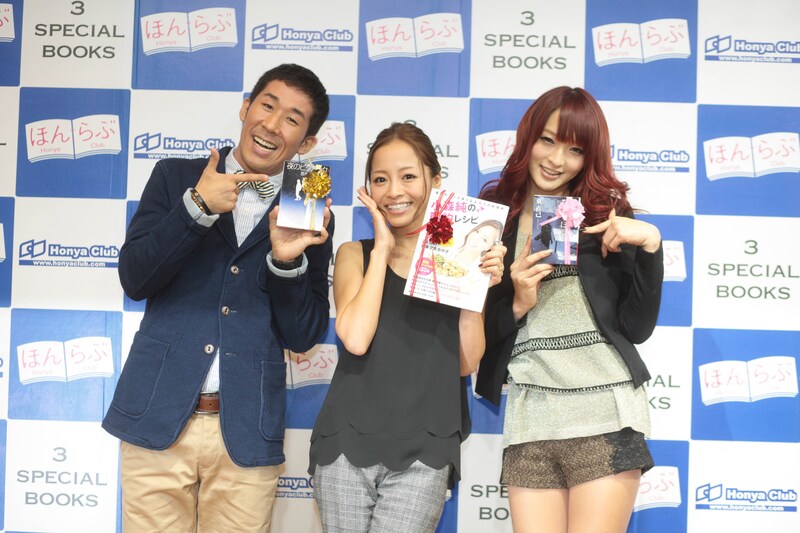 全国1700店舗を越える書店が参加するキャンペーン「ほんらぶ」のPRイベントに登場した（左から）麒麟・田村と、小森純、佐藤かよ。