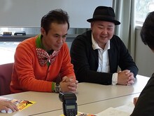 「四国よしもと新人発掘オーディション」について語るモストデンジャラス。(c)吉本興業