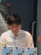 西野がVTRを見て泣きそうなときのワイプの表情を真似する石田。