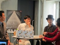 DVD「オカンと、オトンと、芸人と。」発売記念トーク番組の様子。