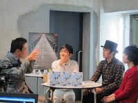 「なぜそんなにカメラを回すのか」について弁明する西田プロデューサー。