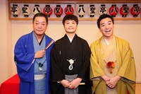 「月亭方正」改名発表会見に出席した山崎邦正（中央）、月亭八方（左）、月亭八光（右）。(c)吉本興業