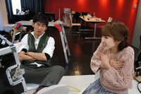 左から石田明（NON STYLE）、SAWA。