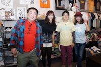 Tシャツ店「WONDER "T-shirts" FESTIVAL（NEO）」を訪れる一同。(c)ひかりTV