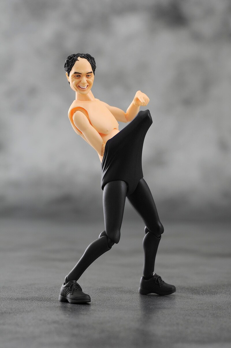 江頭2:50のフィギュア商品「figma 江頭2:50」。スパッツに手を突っ込んで勢いよく突き上げる「ドーン！用パーツ」も付いてくる。(c)OOKAWA KOGYO